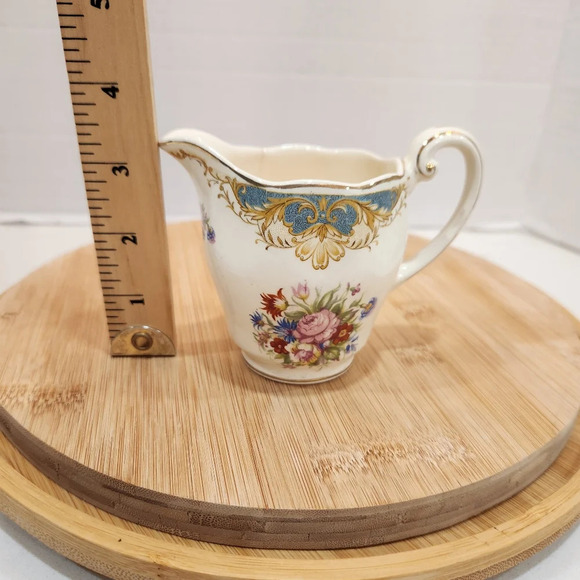 Vintage 1950s Wedgwood Creamer In Avalon Pattern - Rose Design With Gold Scroll - Picture 7 of 8